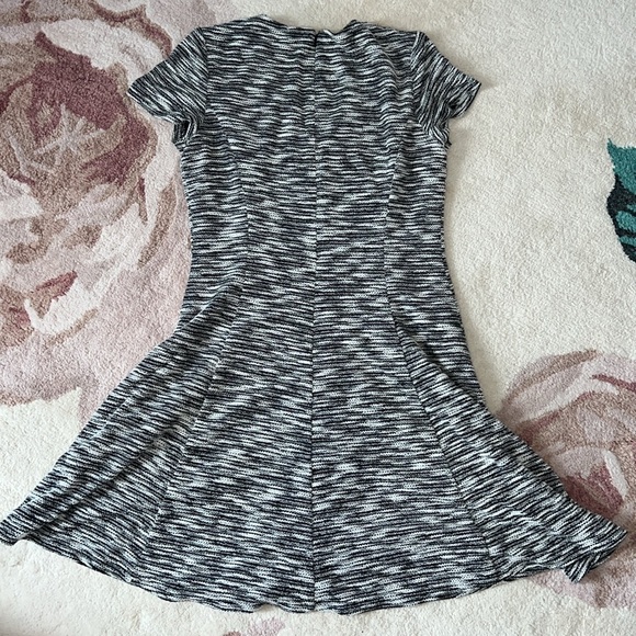 Slate & Willow Cap Sleeve V-neck Women's Dress - Picture 11 of 14